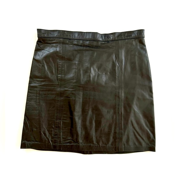 Leather Mini Skirt in Black with Front Seams and Zippered back Size 29.5” waist - Picture 7 of 8
